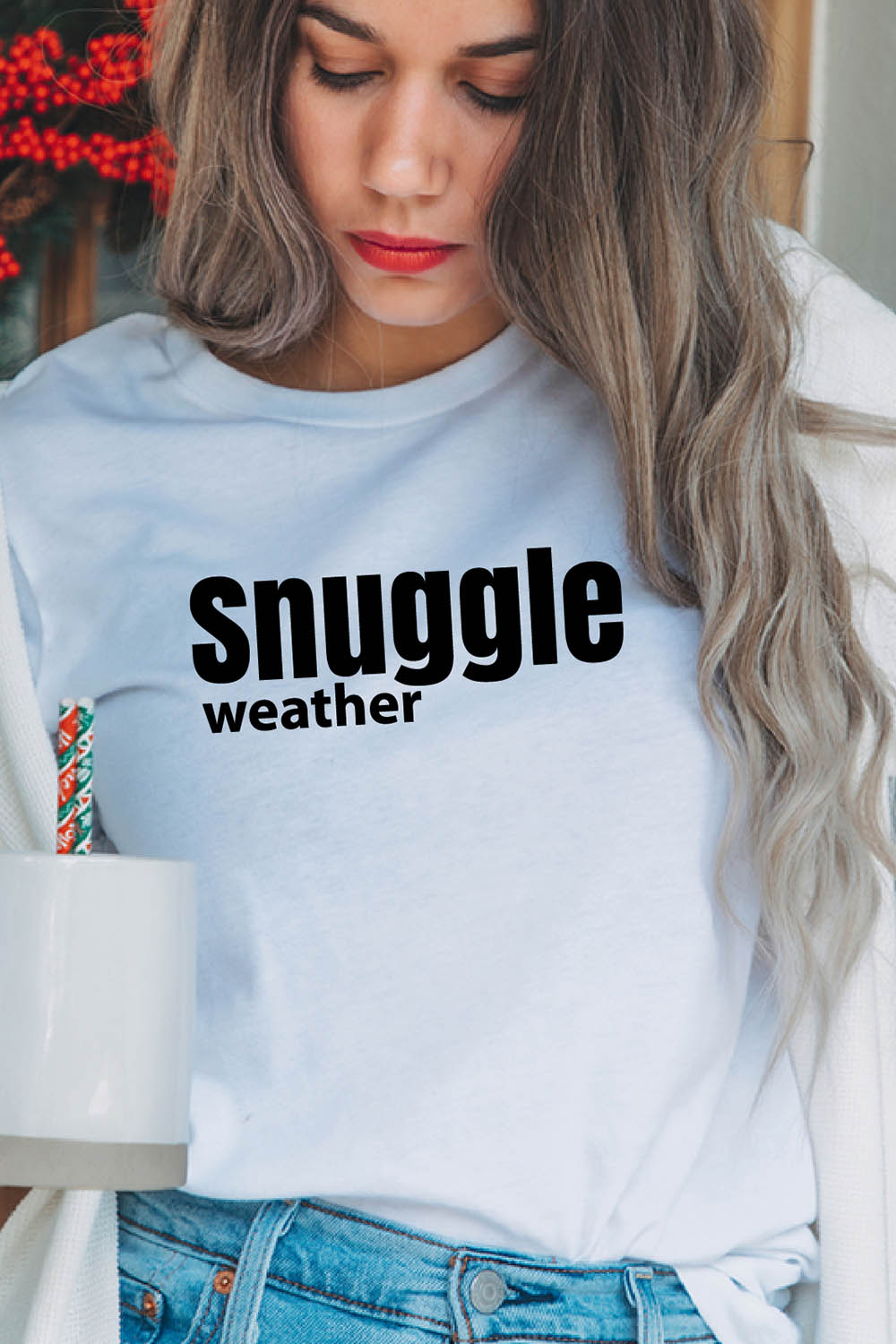 Image of a girl in a white t-shirt with an exquisite inscription "Snuggle weather".