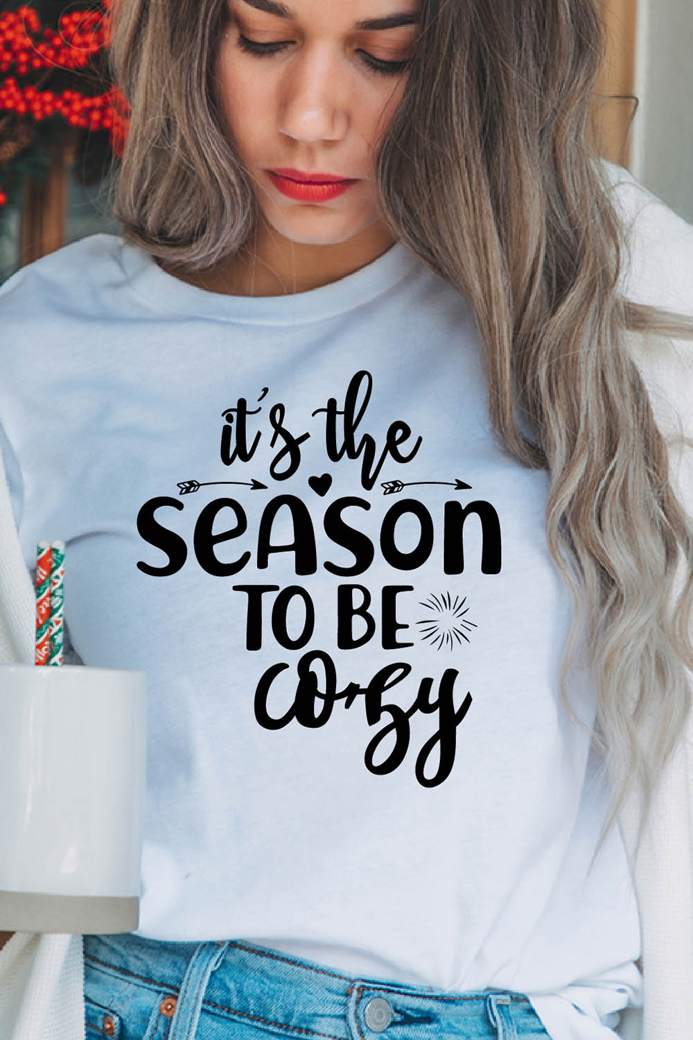 Image of a girl in a white t-shirt with a enchanting inscription "It's the season to be cozy".