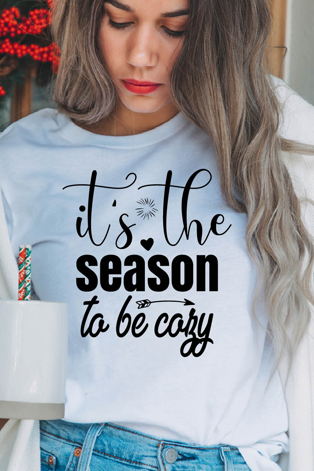 Image of a girl in a white t-shirt with an amazing inscription "It's the season to be cozy".