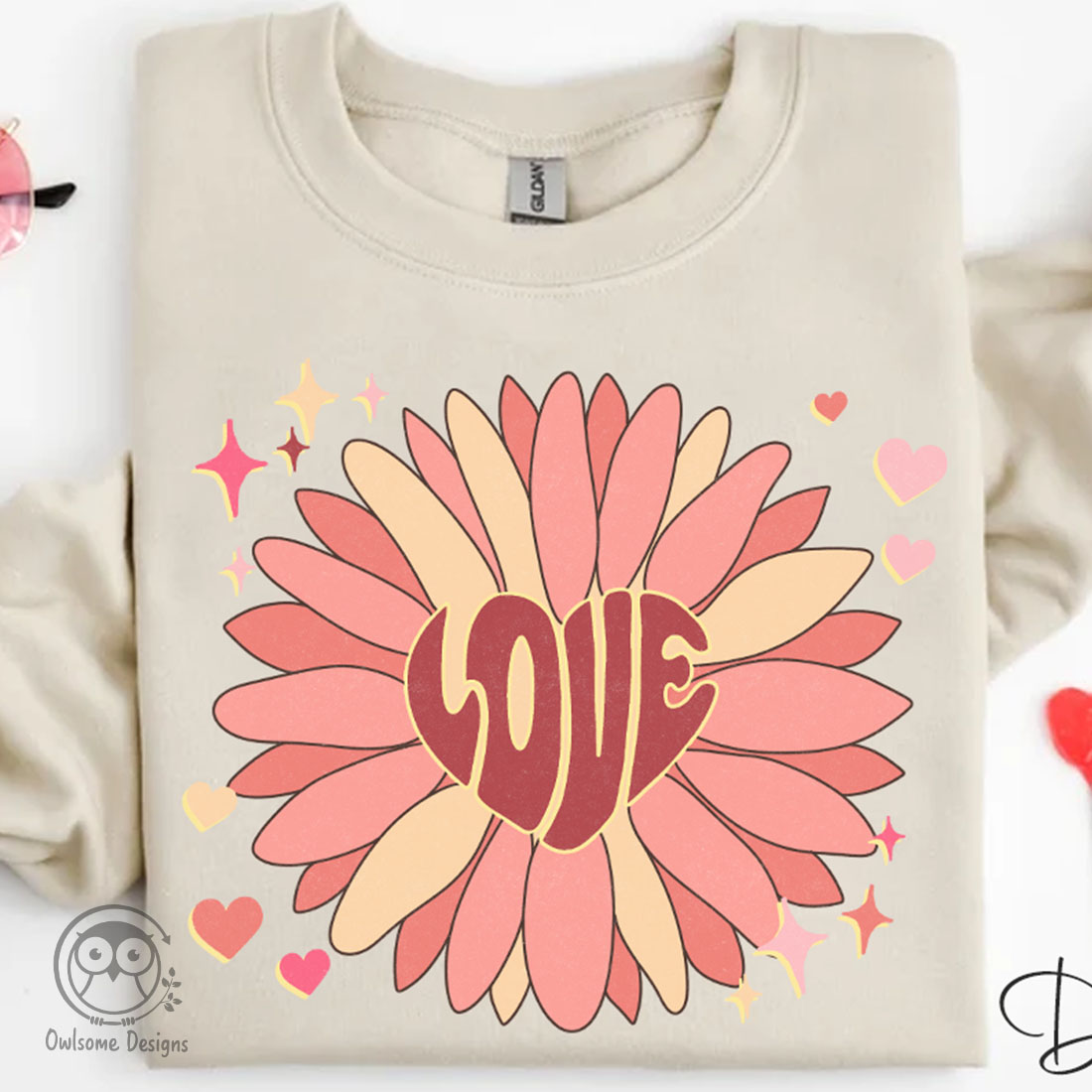 Picture of T-shirt with enchanting sunflower print in pink color.