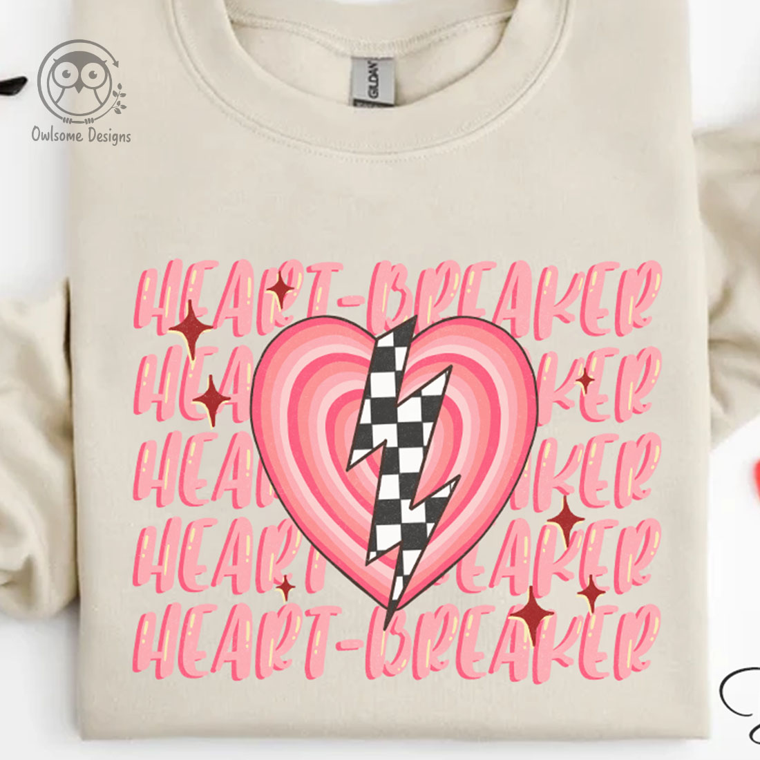 Image of t-shirt with amazing broken heart print in pink color.