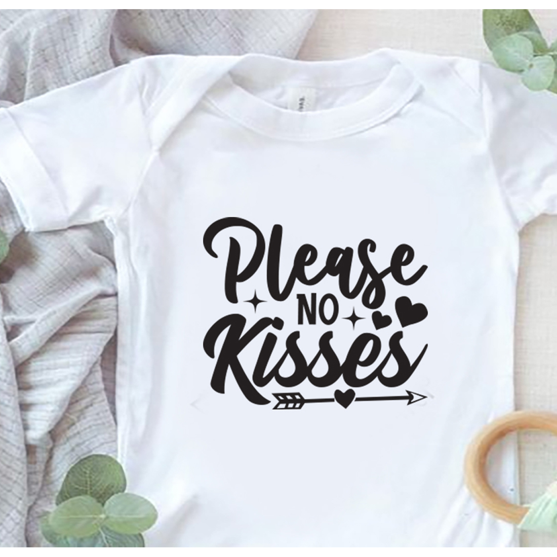 Image of T-shirt with exquisite slogan Please No Kisses