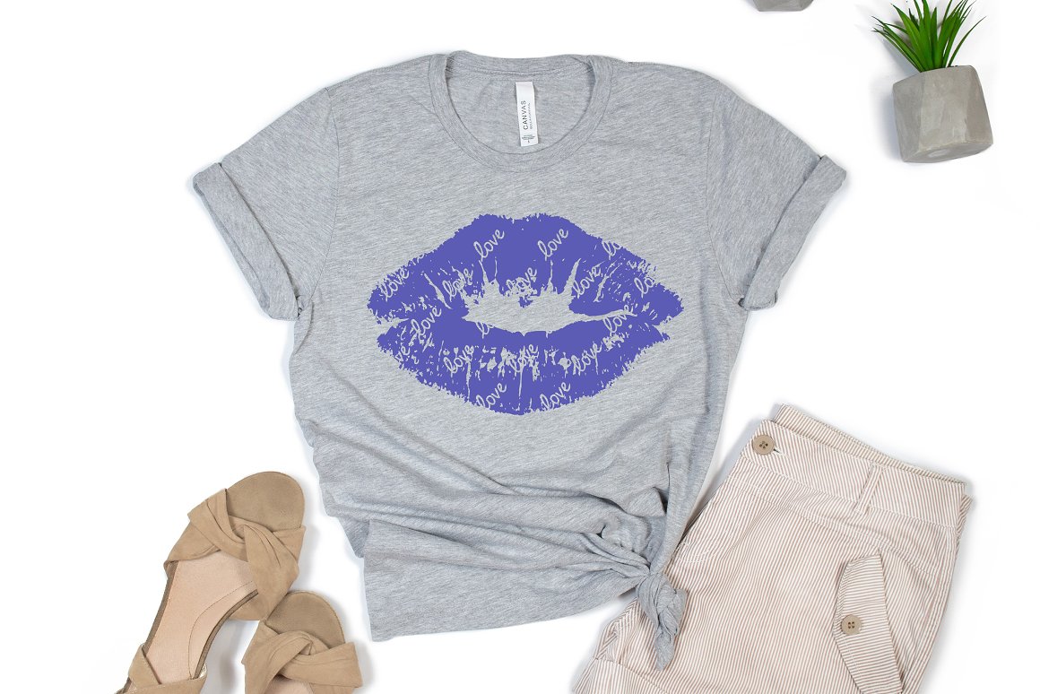 Gray t-shirt with blue kiss lips on a white background.