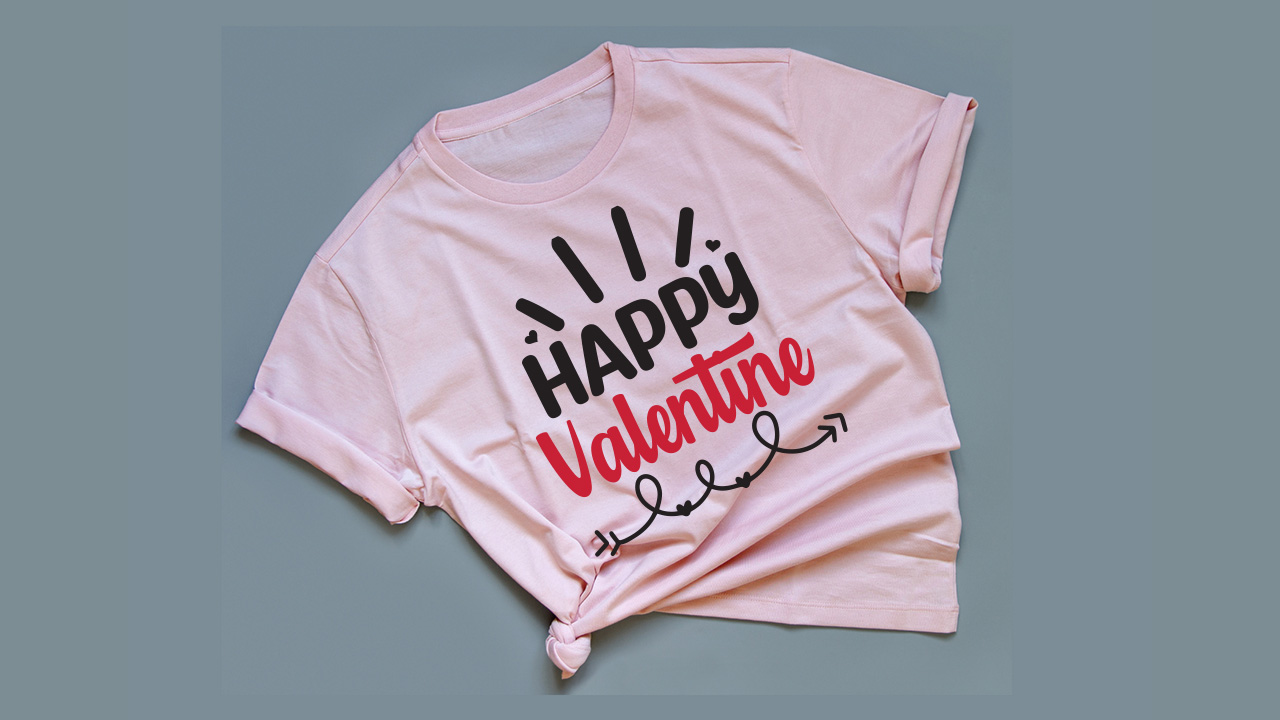 Romantic t-shirt with Valentine's lettering.