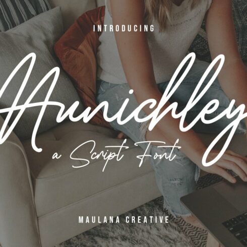 Munichly Signature Script Font cover image.