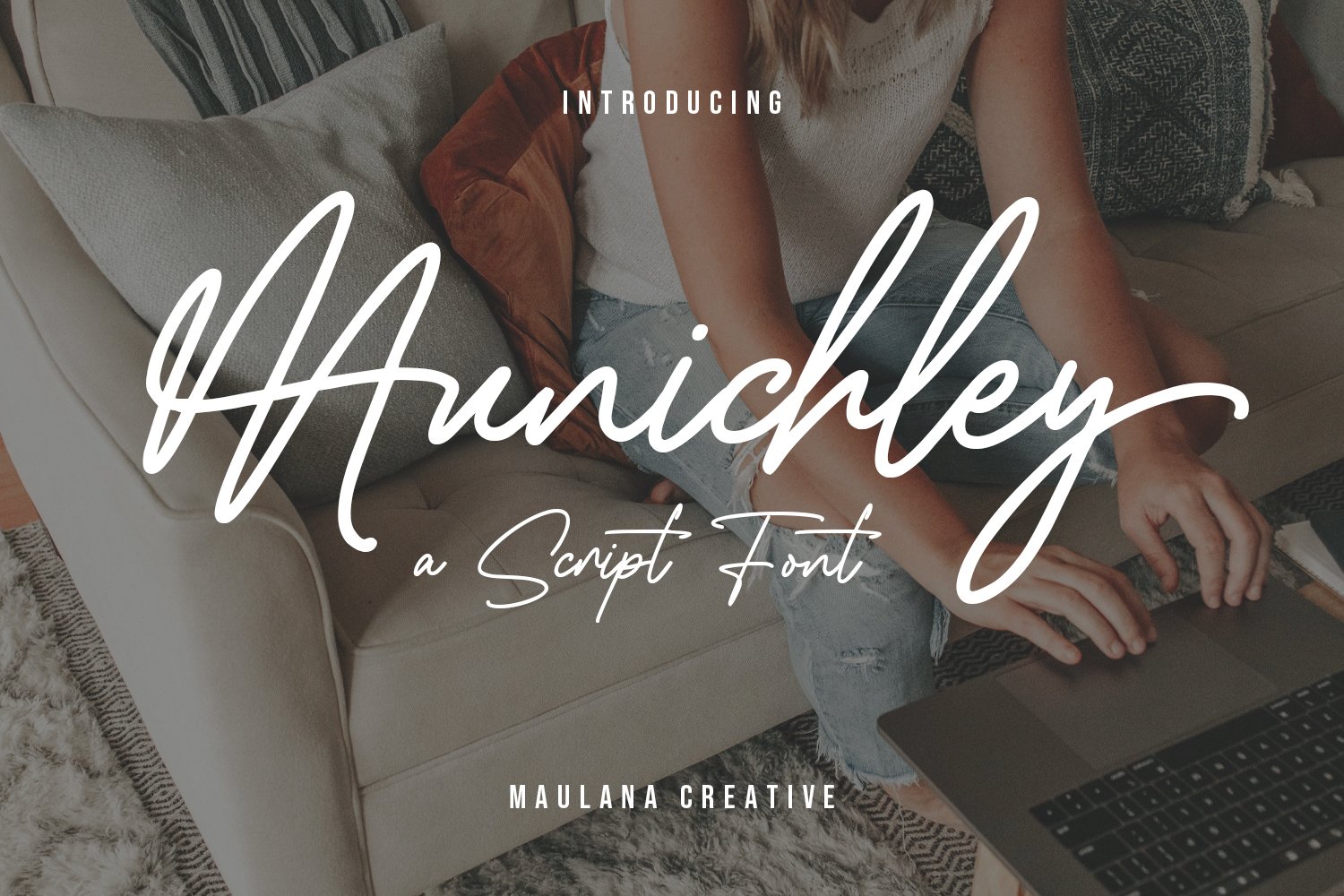 Munichly Signature Script Font cover image.