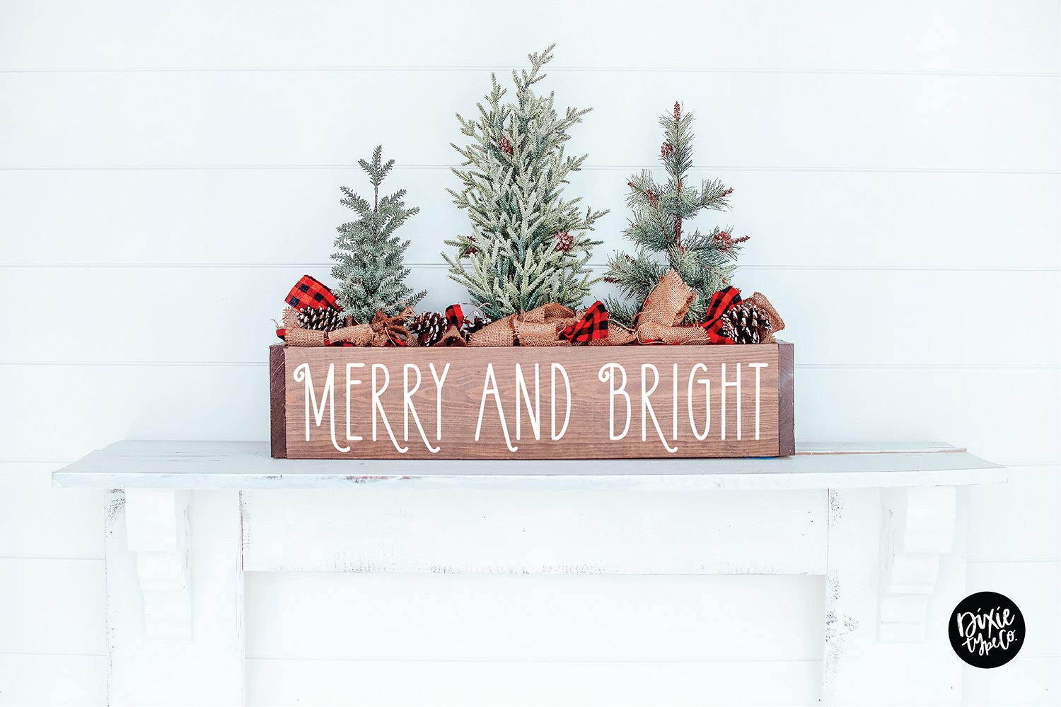 PINEWOOD Farmhouse Christmas Font preview image.