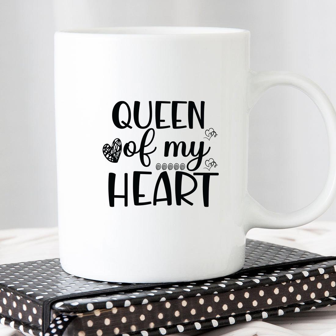 White coffee mug that says queen of my heart.