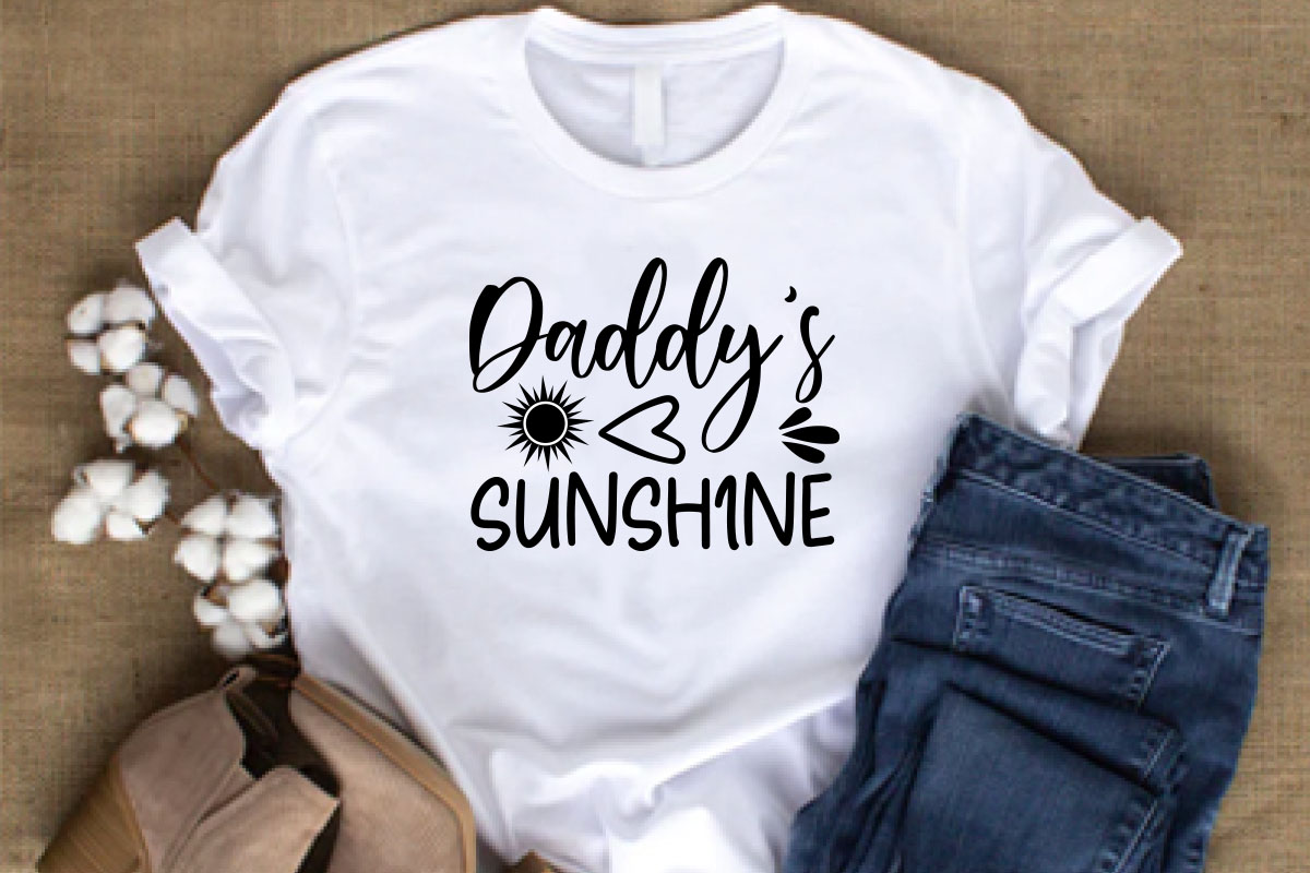 T - shirt that says daddy's sunshine on it.