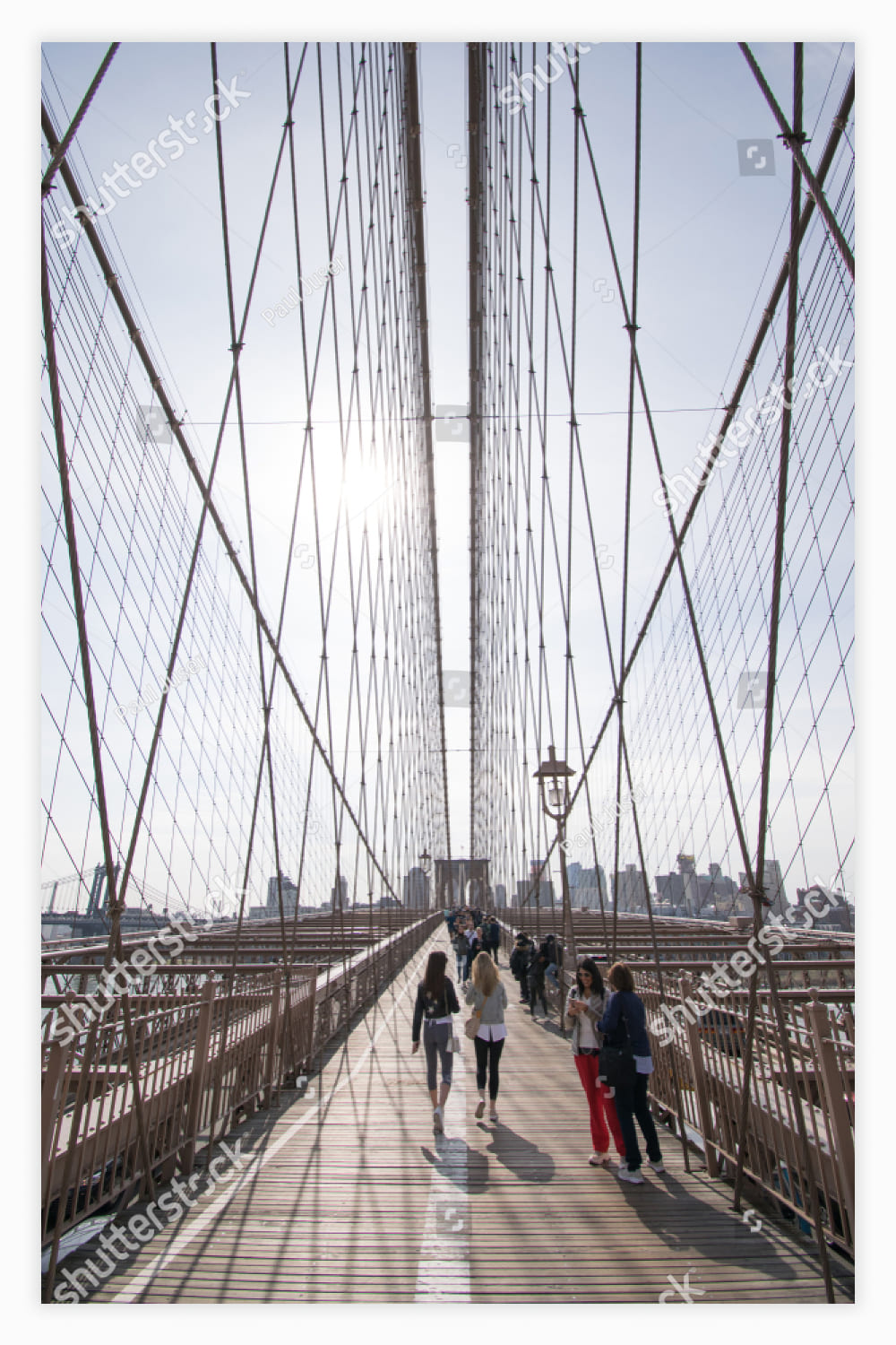 he Brooklyn Bridge connects Manhattan Island to Downtown Brooklyn.