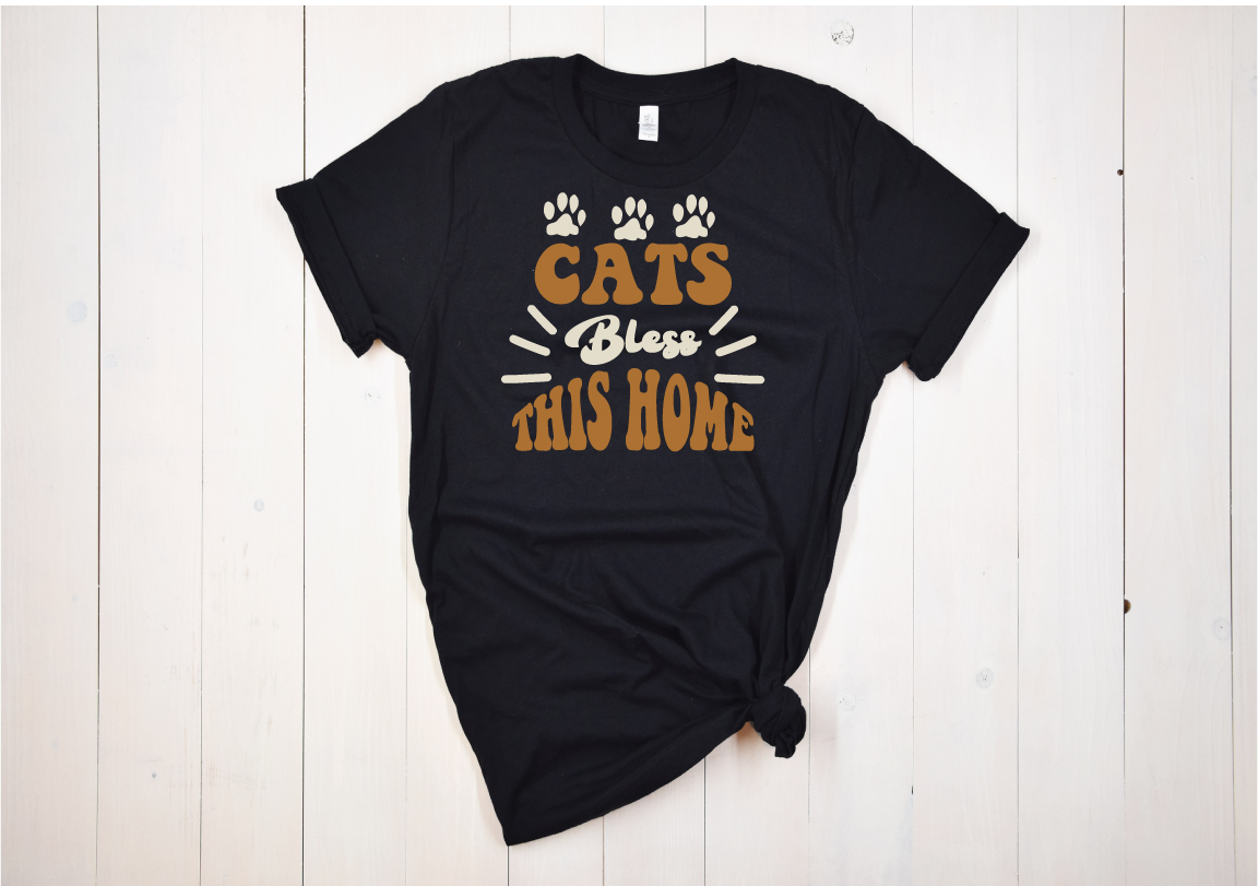 Black t - shirt that says cats big this home.