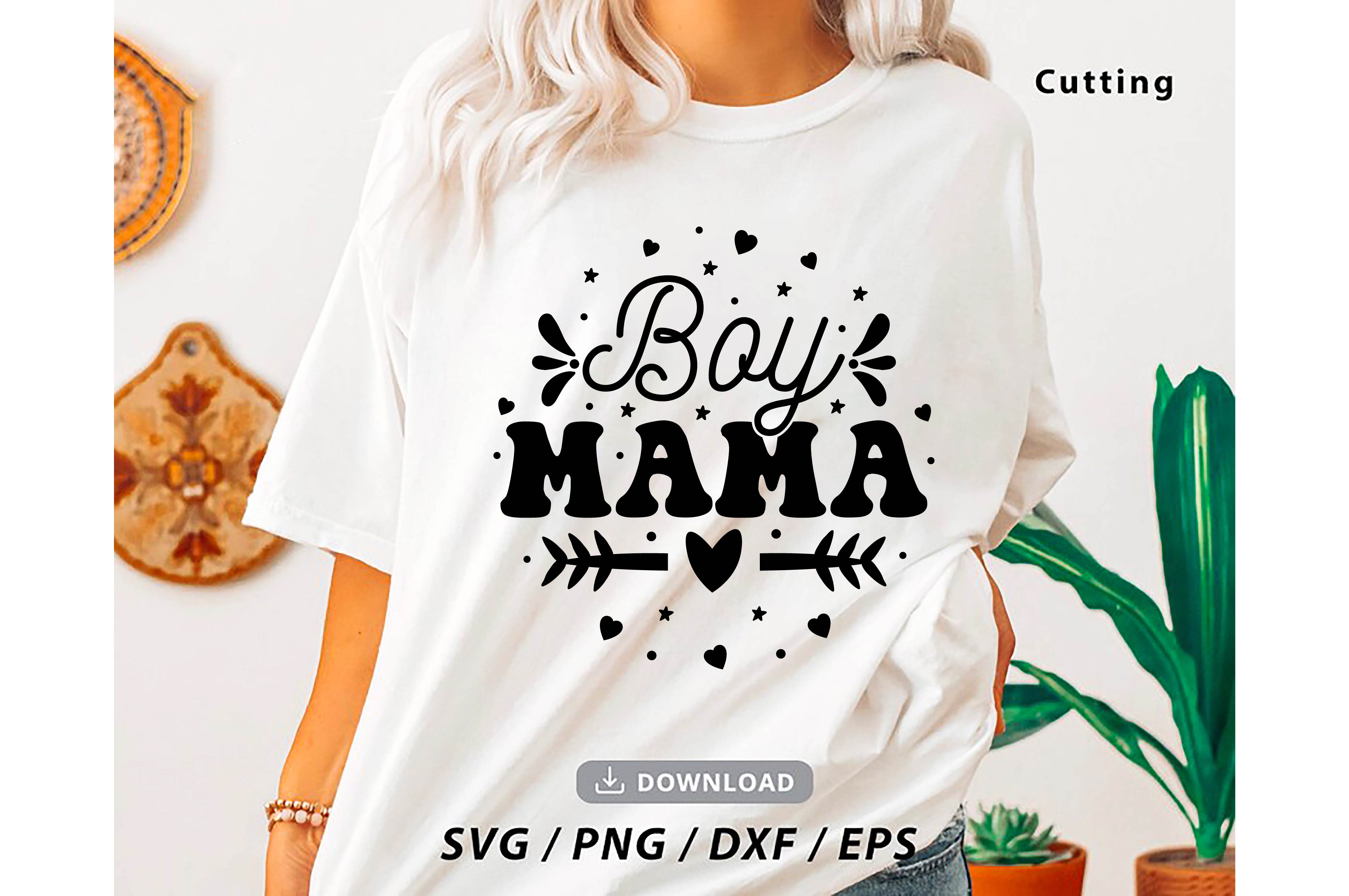 Woman wearing a t - shirt that says boy mama.