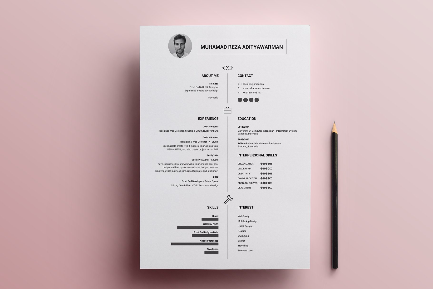 Simple Resume preview image.