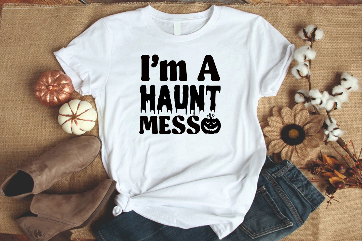 White shirt with the words i'm a hunt mess on it.