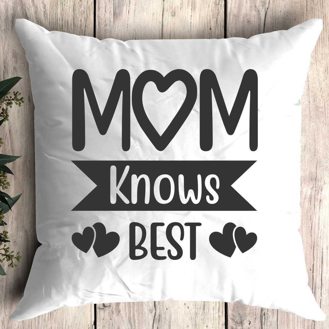 Pillow with the words mom knows best on it.