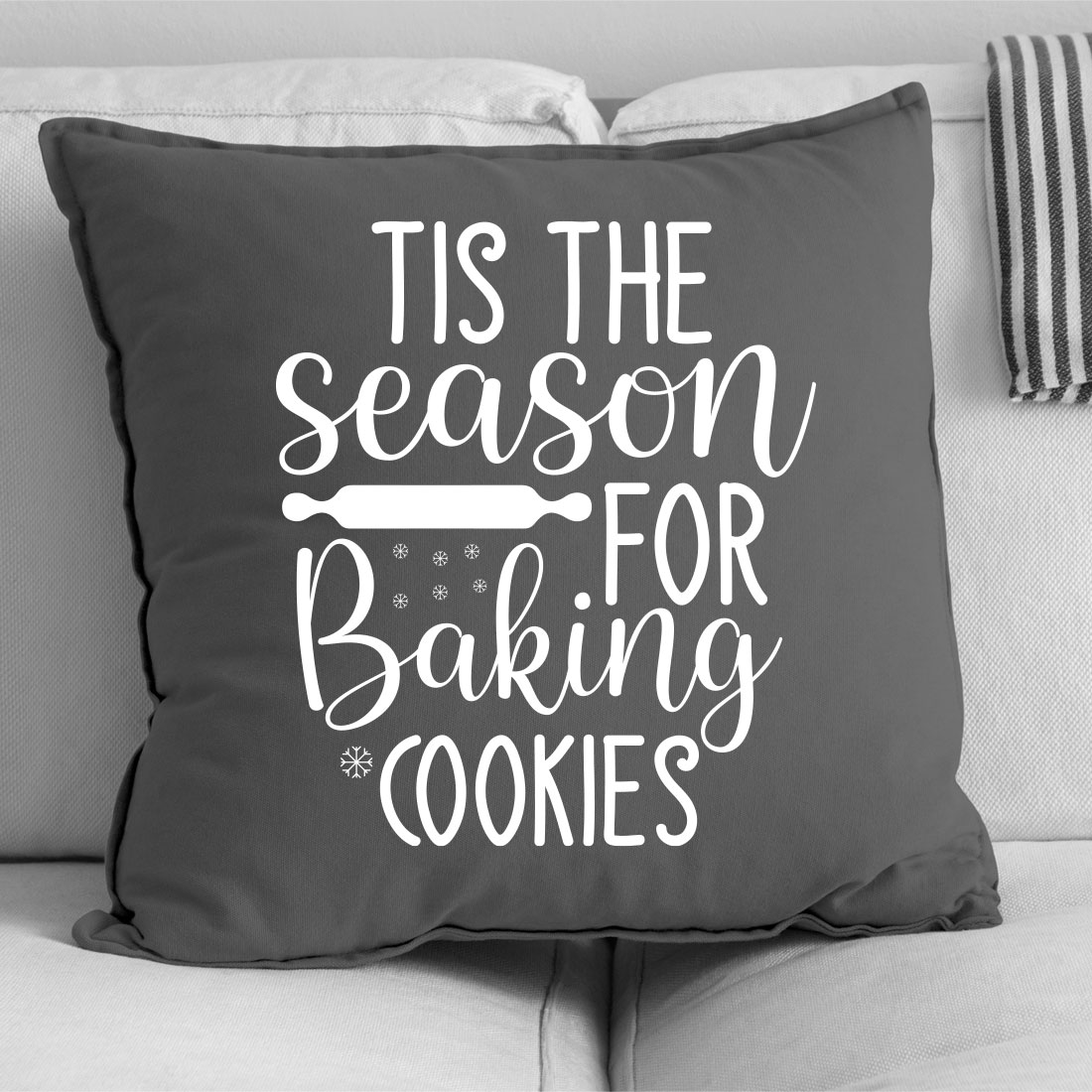 Pillow that says tis the season for baking cookies.