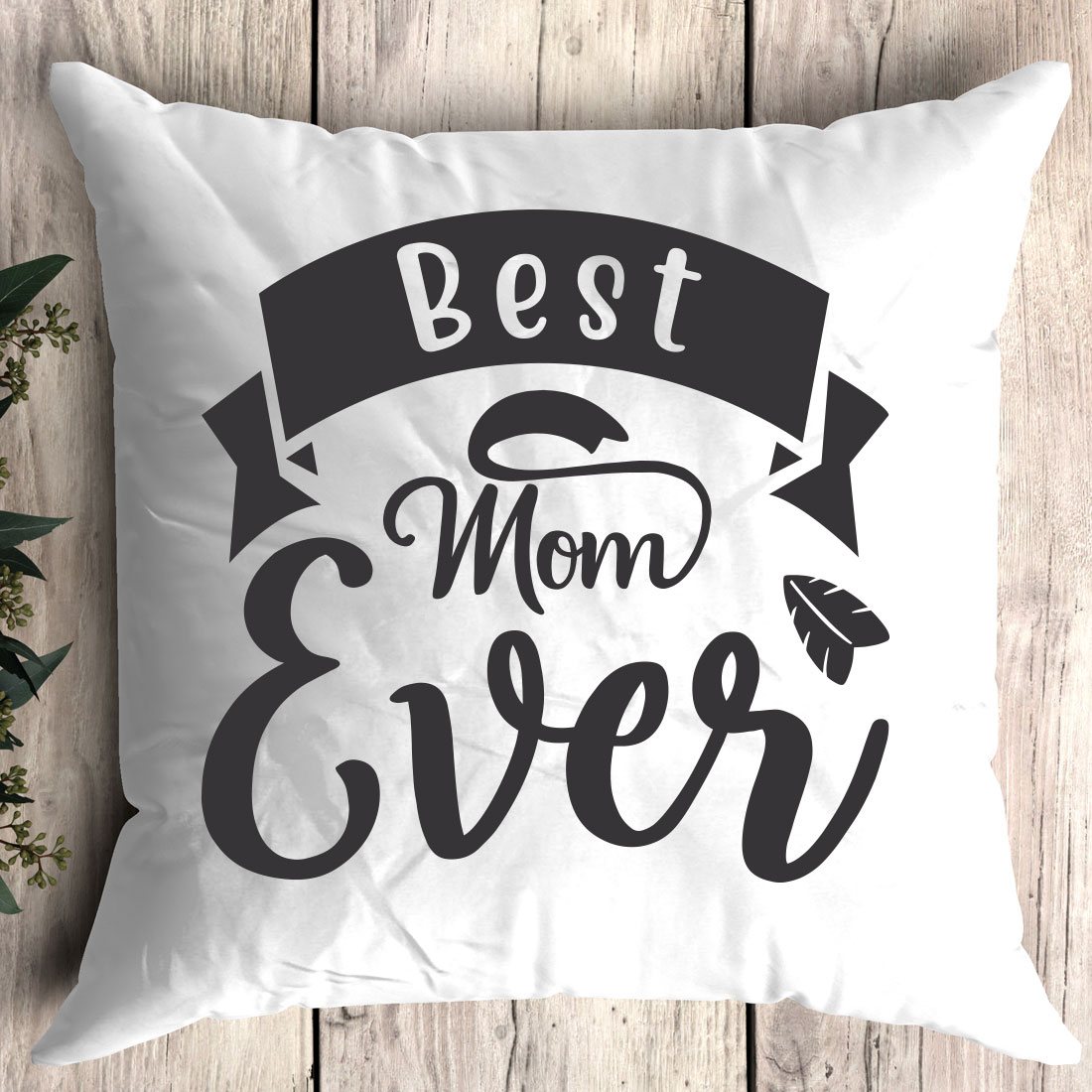 White pillow with the words best mom ever on it.