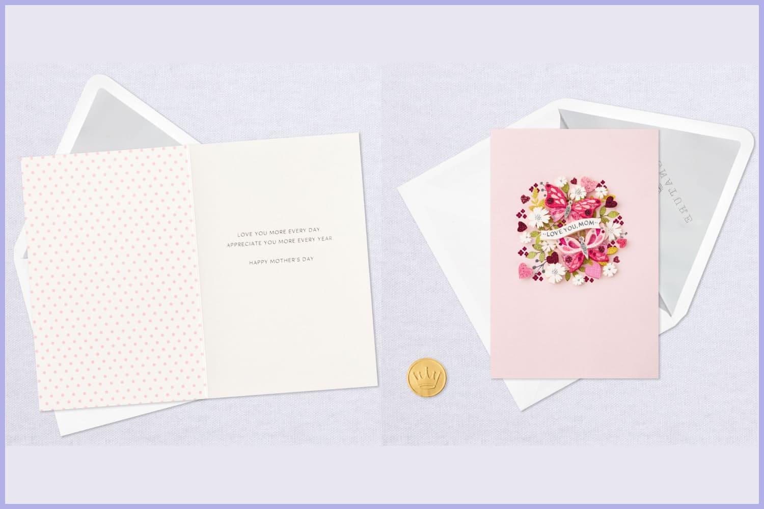 Photo of cards for Mother's Day with the image of a bouquet of flowers and butterflies.
