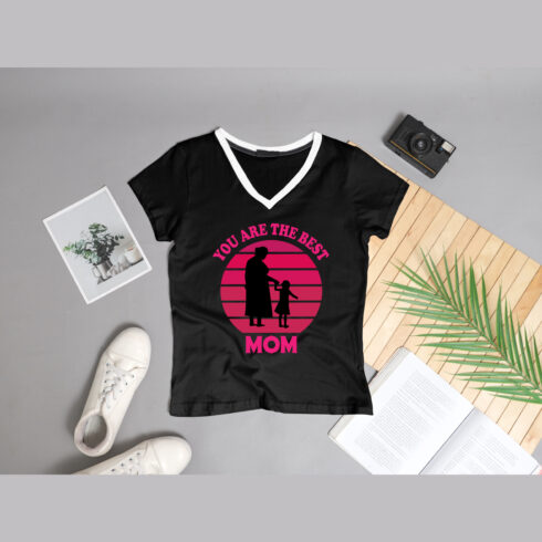 You are the best mom Mother's Day t-shirt Mama t-shirt Mom t-shirt cover image.
