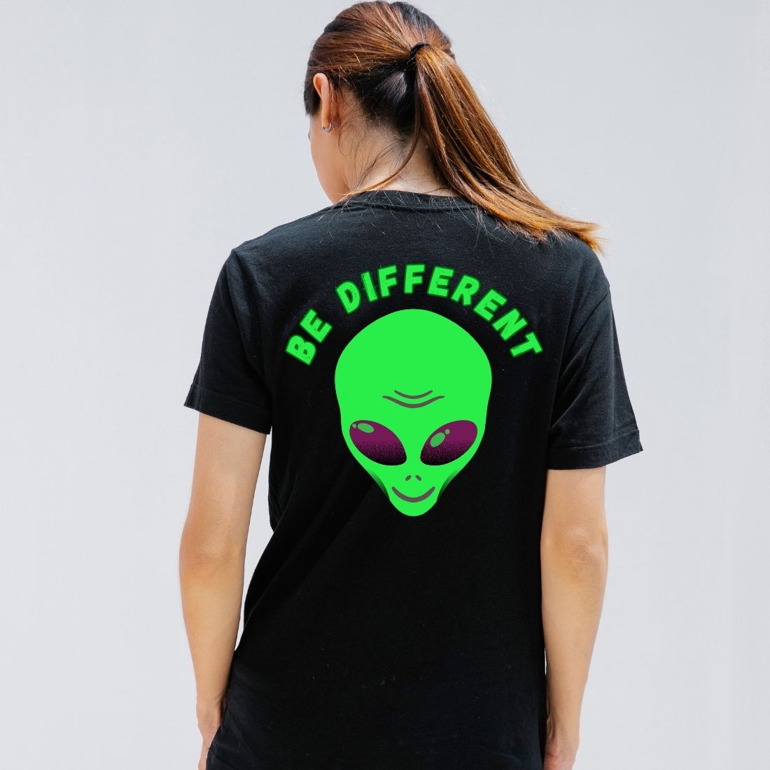 Alien t shirt design preview image.