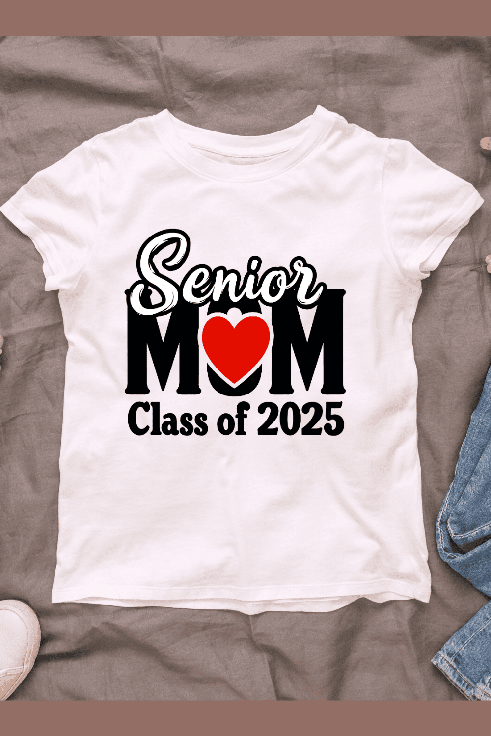 Proud Mom Graduation Graphic T-shirt Design pinterest preview image.