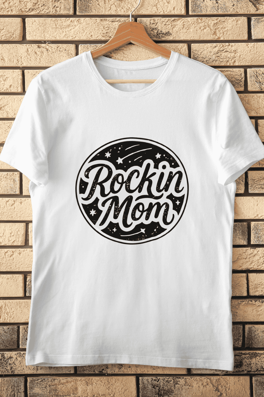 Black and White Rockin' Mom Typography T-Shirt Design pinterest preview image.