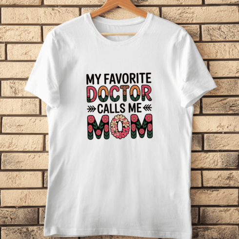 Doctor Mom Floral Lettering T-Shirt Design cover image.