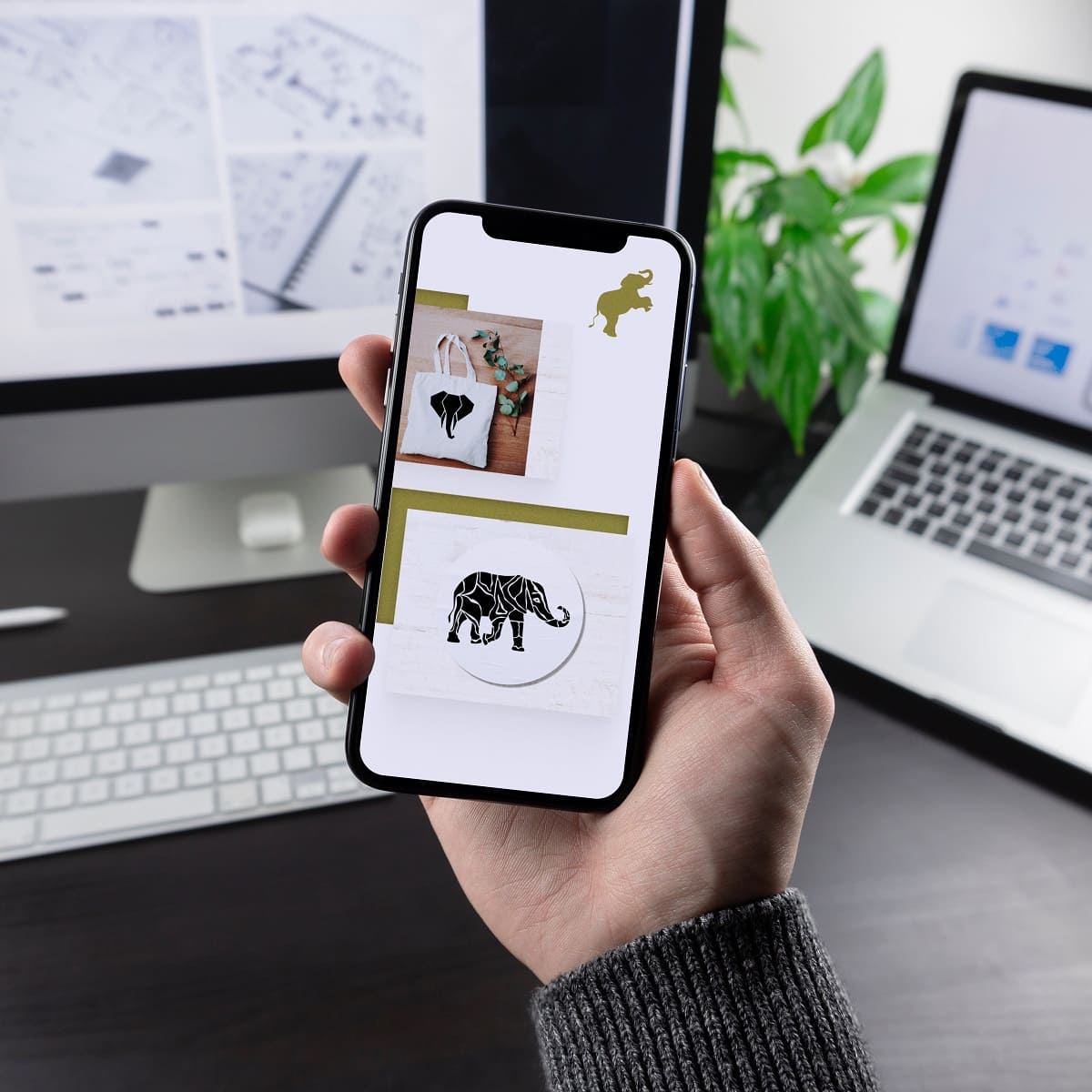 Elephant SVG Bundle mockup smartphone.