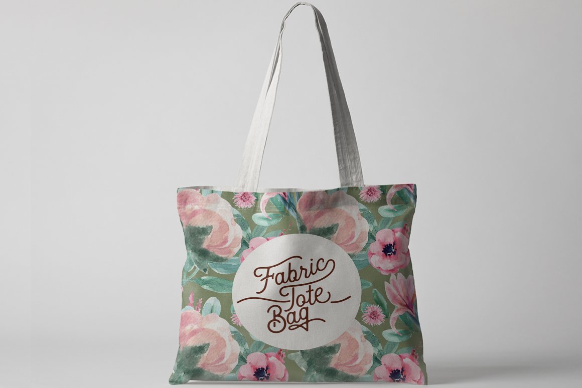 Print with flowers on the bag.