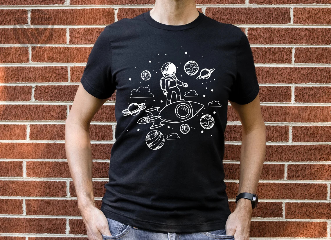 Black t-shirt with Komosnaft print.