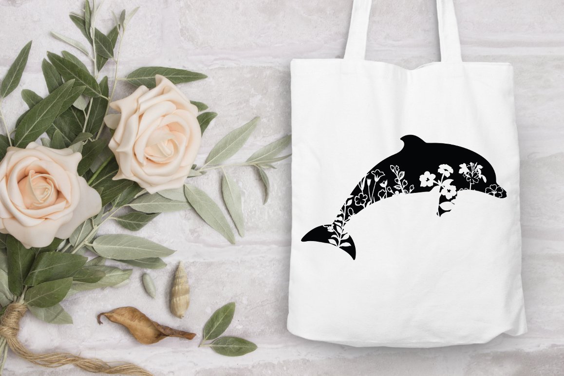 Tote bag with a picture of a dolphin.