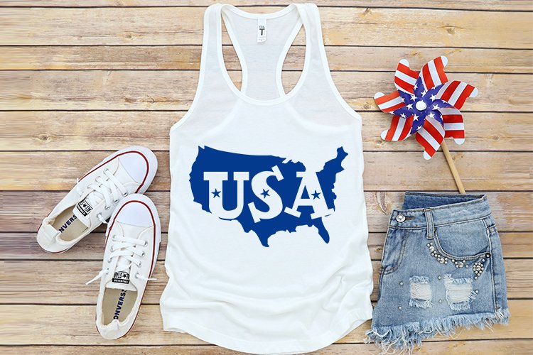 Patriotic t-shirt with the inscription USA.