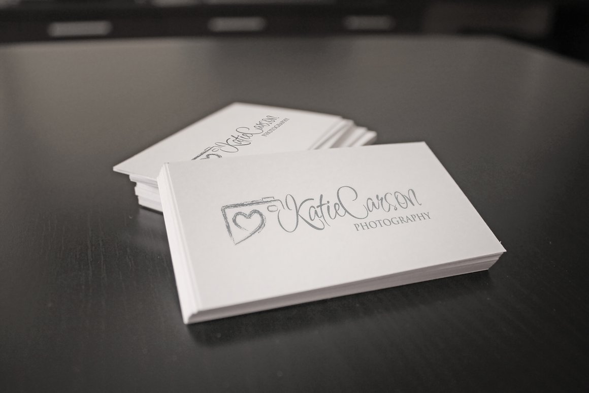 Business cards with the photographer's logo.