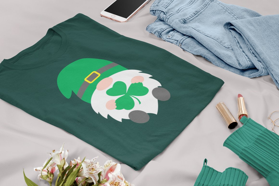 Green t-shirt with gnome print.
