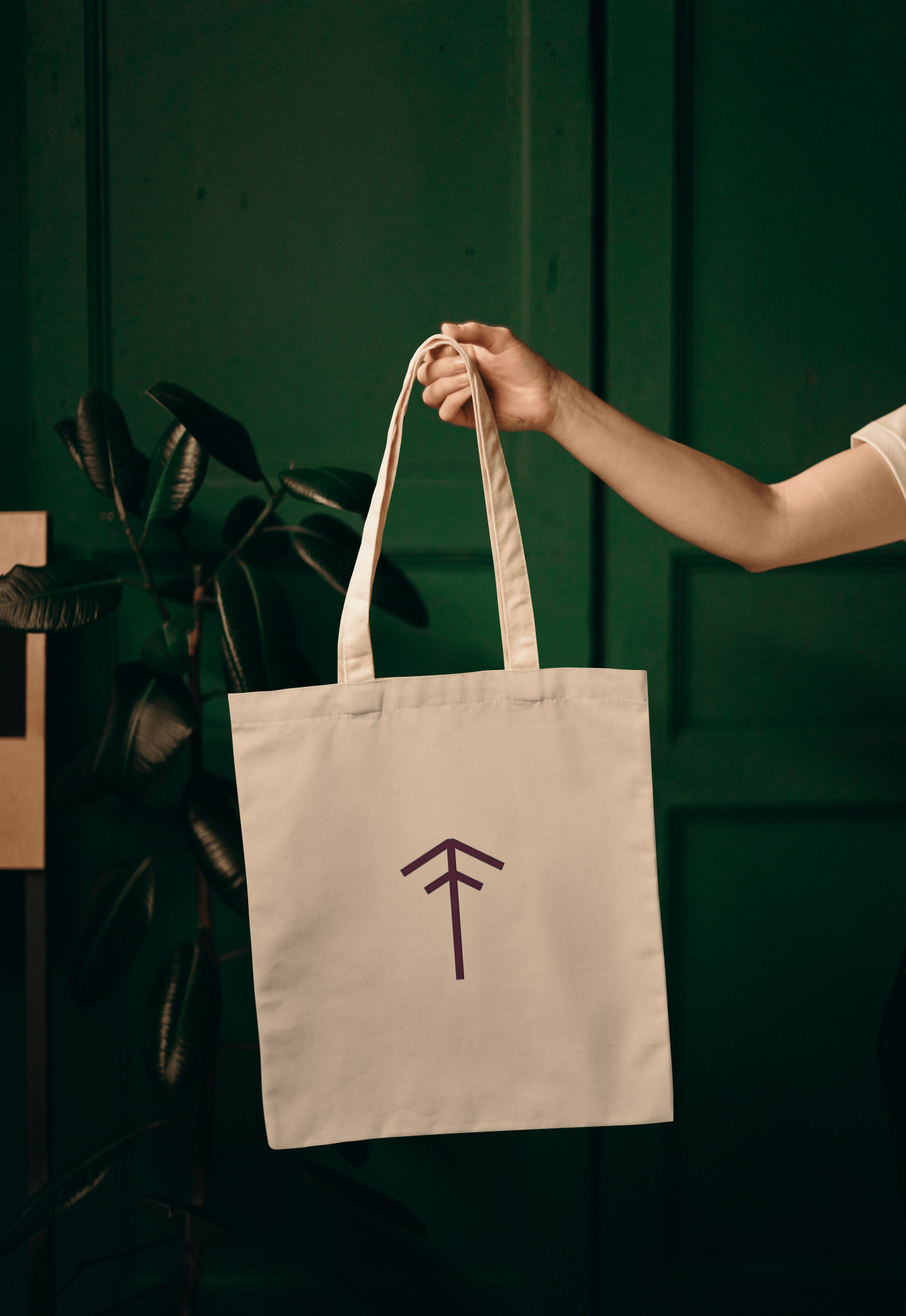 A bag with a beautiful symbol.