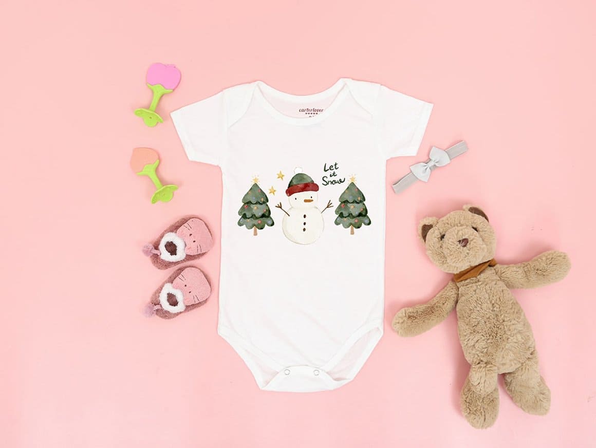 Children's white bodysuits with New Year's mood and other accessories.