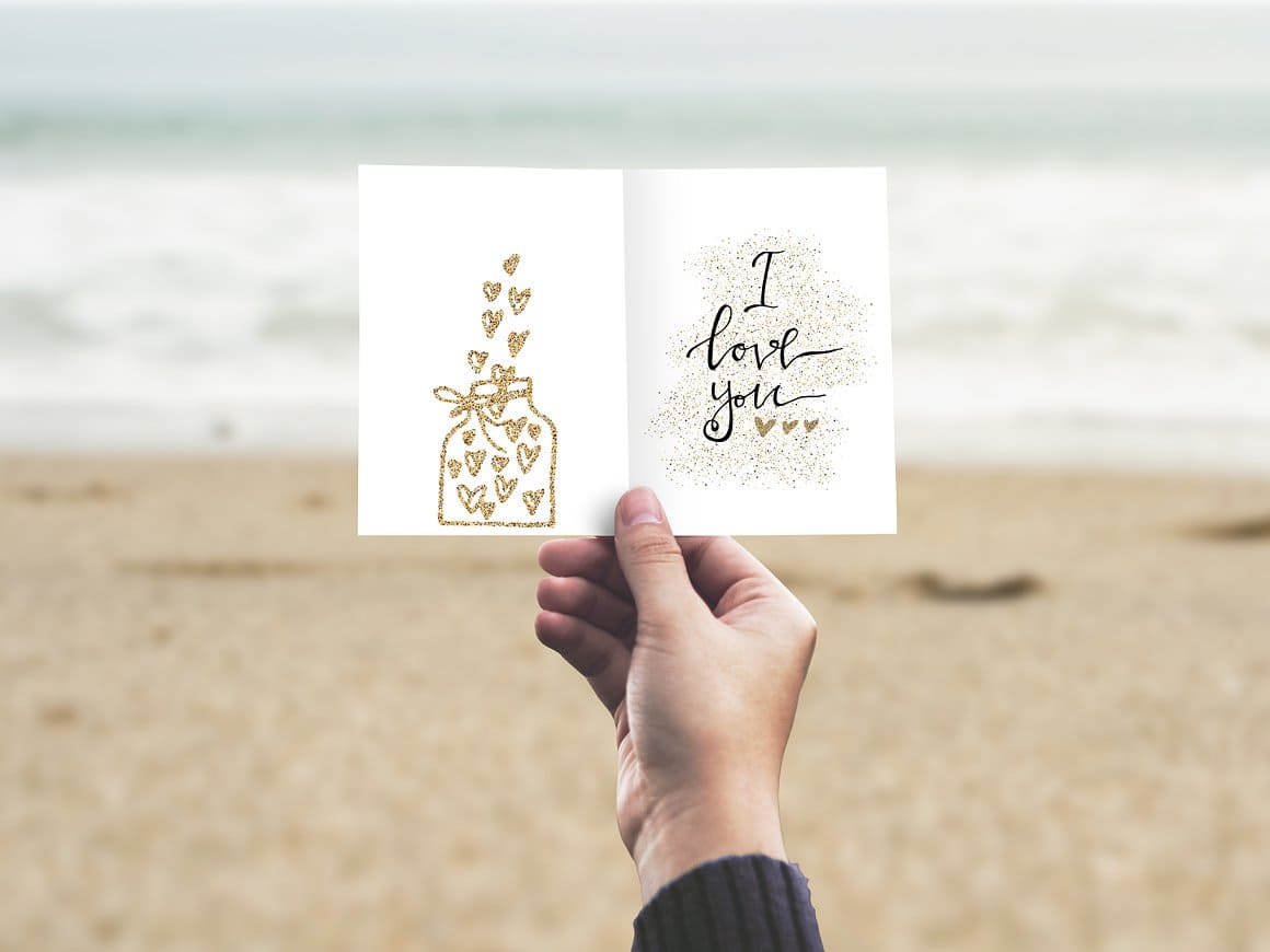 "I love you" is written on a small postcard.