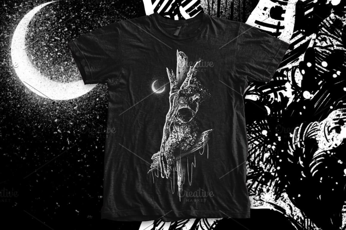 Dead night with a falling moon and a goat skull on a black t-shirt.
