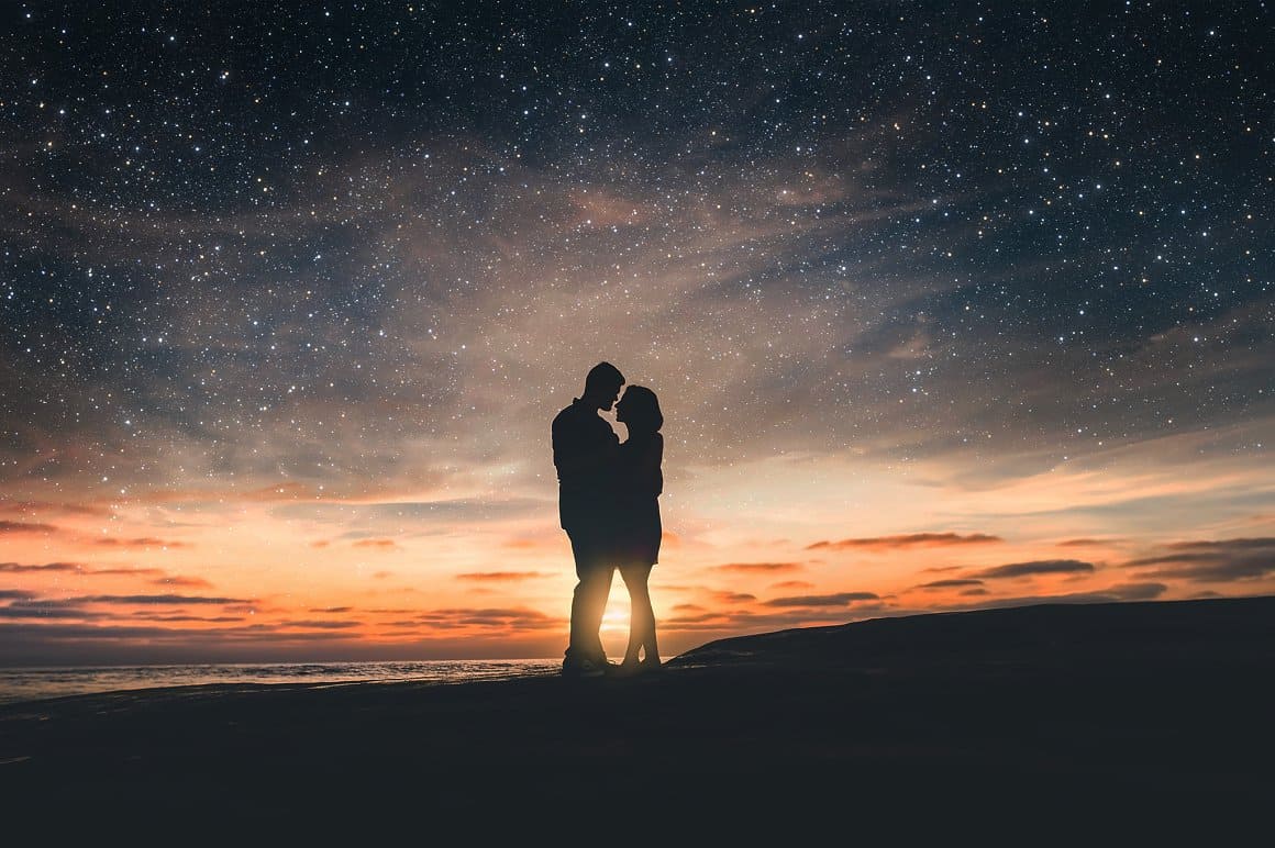 Image of a couple in love against a background of a starry sky.