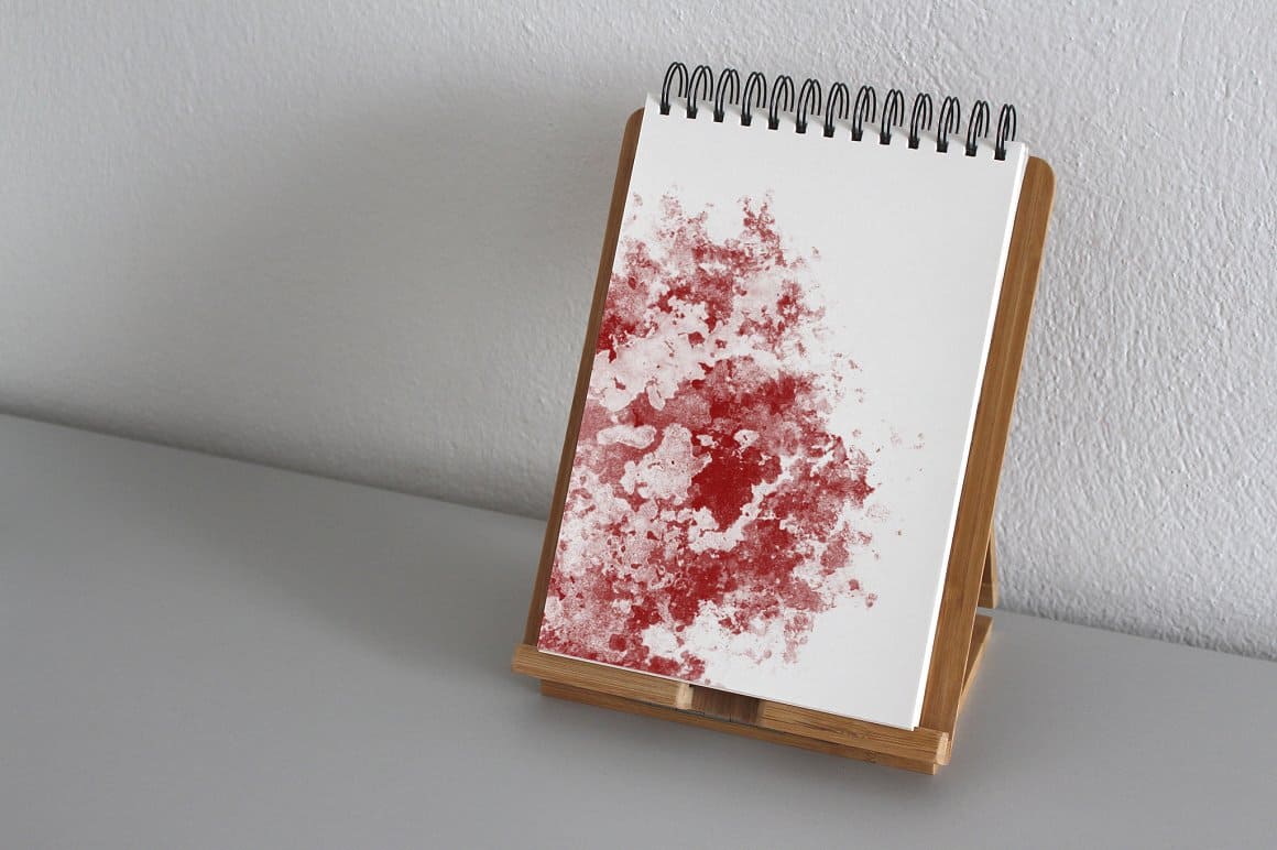 Red and white spots are drawn on the notebook.