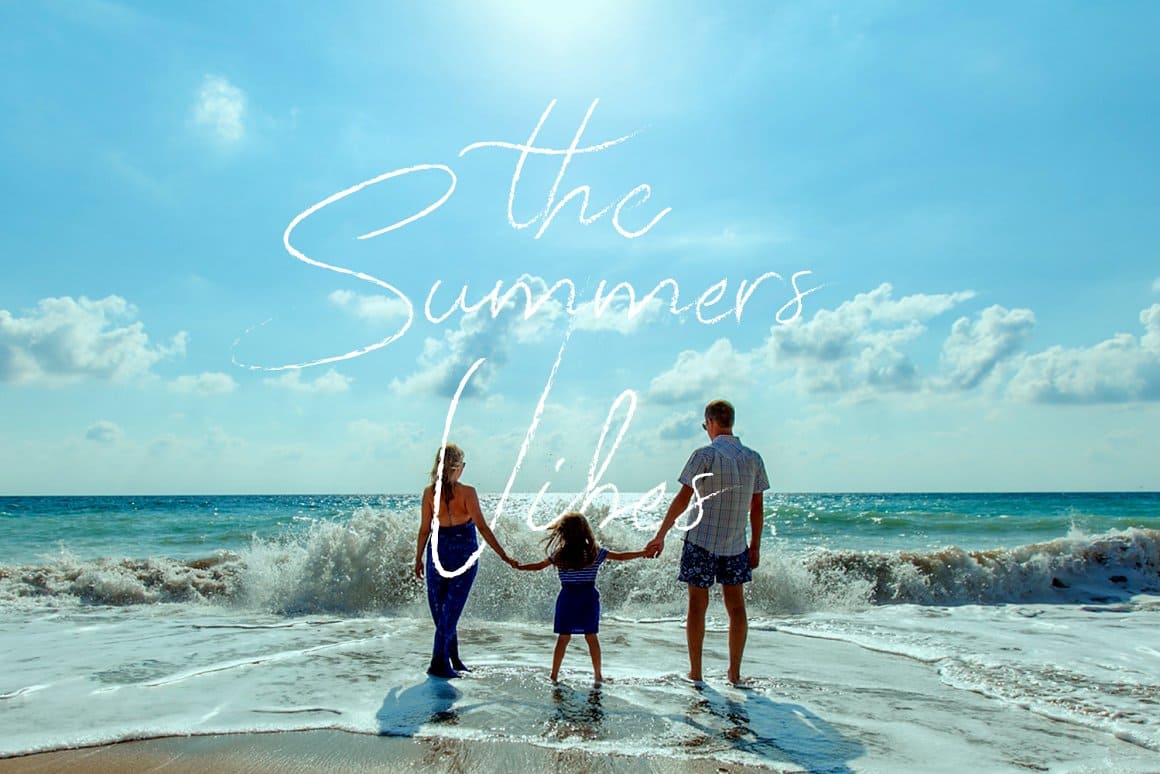 An image of a happy family near the ocean and the inscription "The summers vibes".