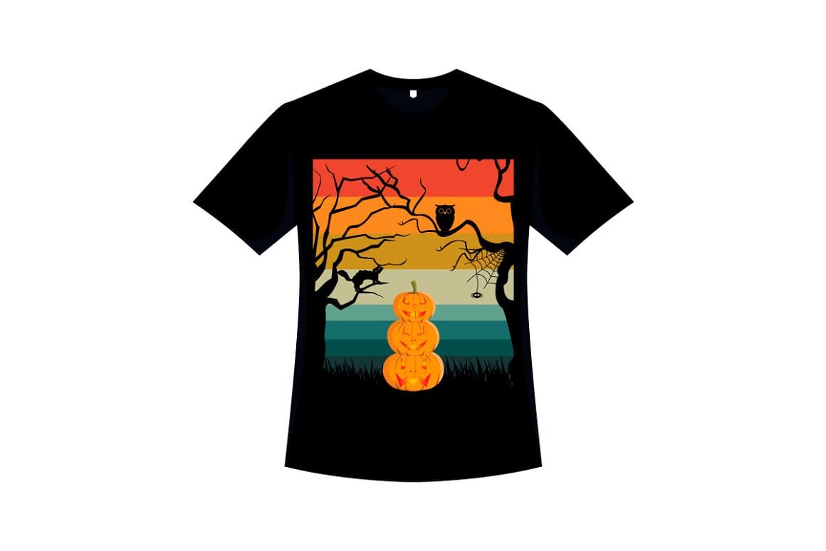 The black T-shirt has colored stripes on which three Halloween pumpkins standing on top of each other are drawn.